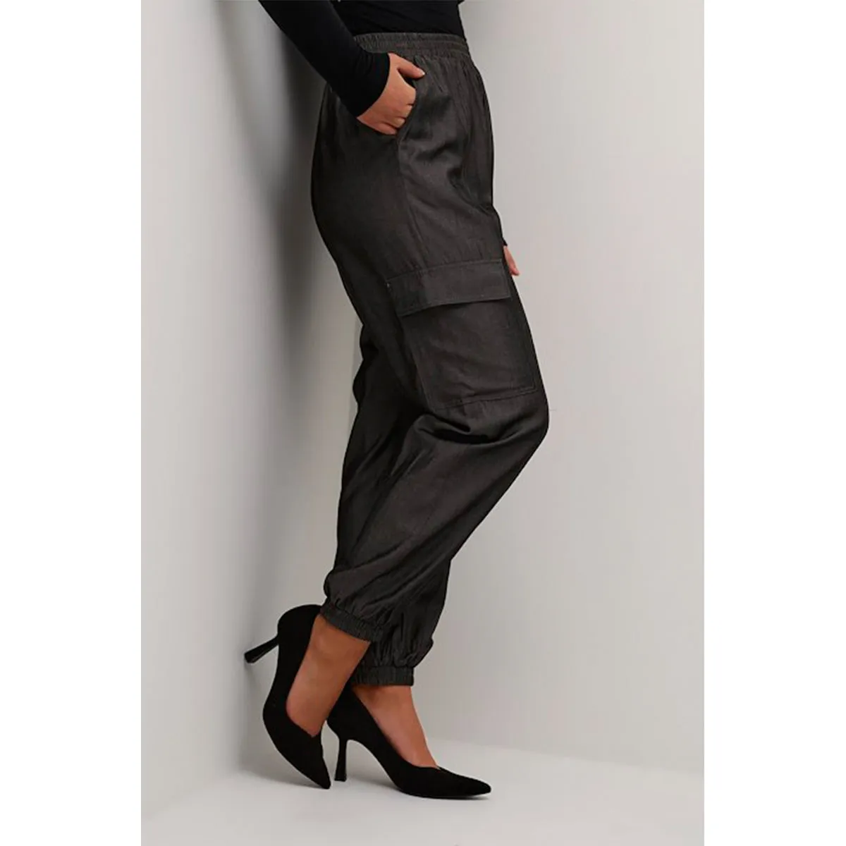 KAFFE Herdis Jog Pants in Dark Grey Chambre