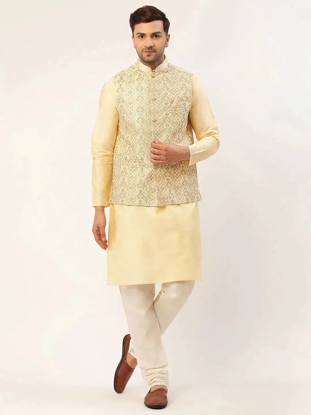 Men'S Solid Kurta Pyjama With Cream Embroidered Nehru Jacket