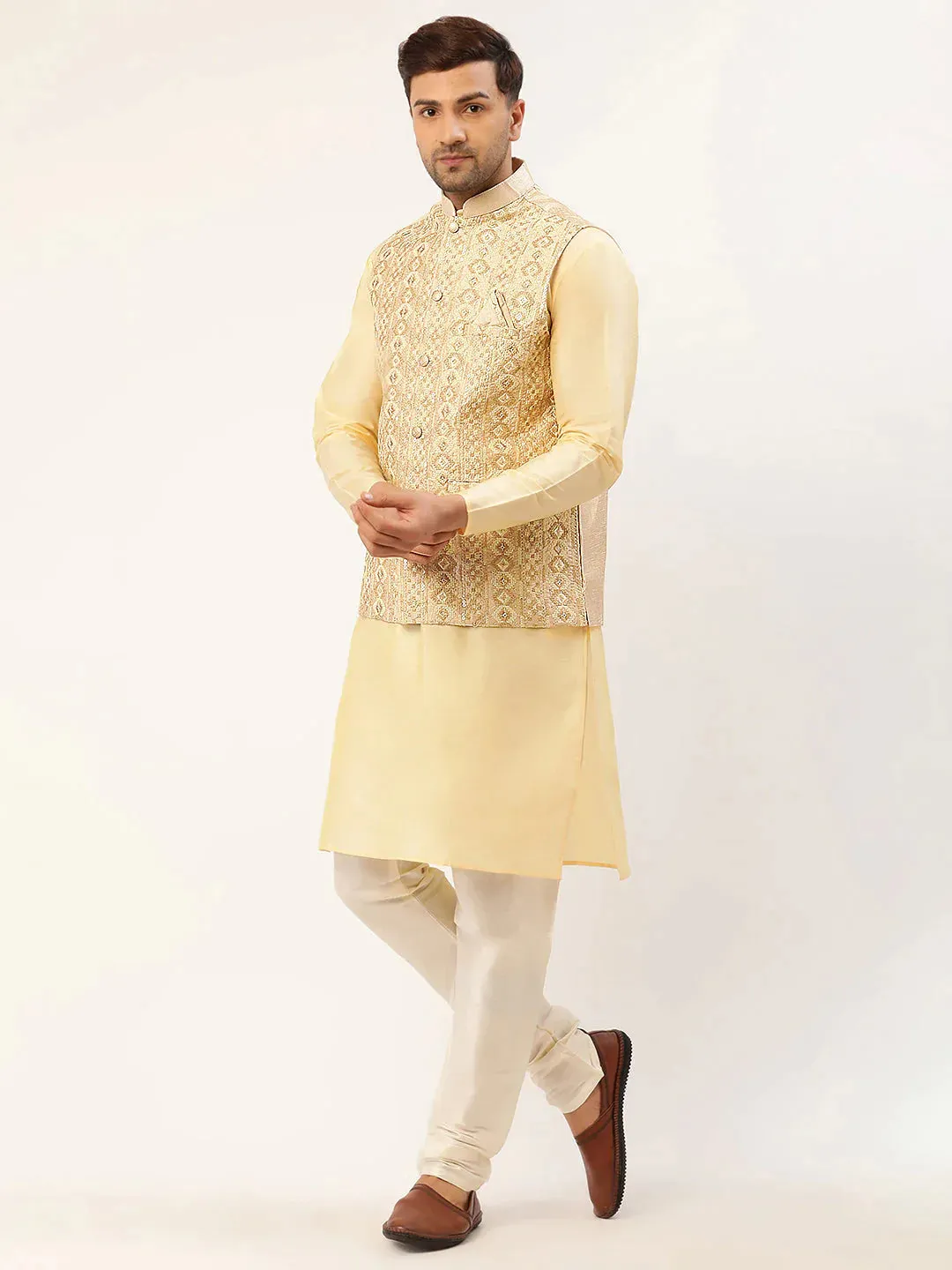 Men'S Solid Kurta Pyjama With Cream Embroidered Nehru Jacket