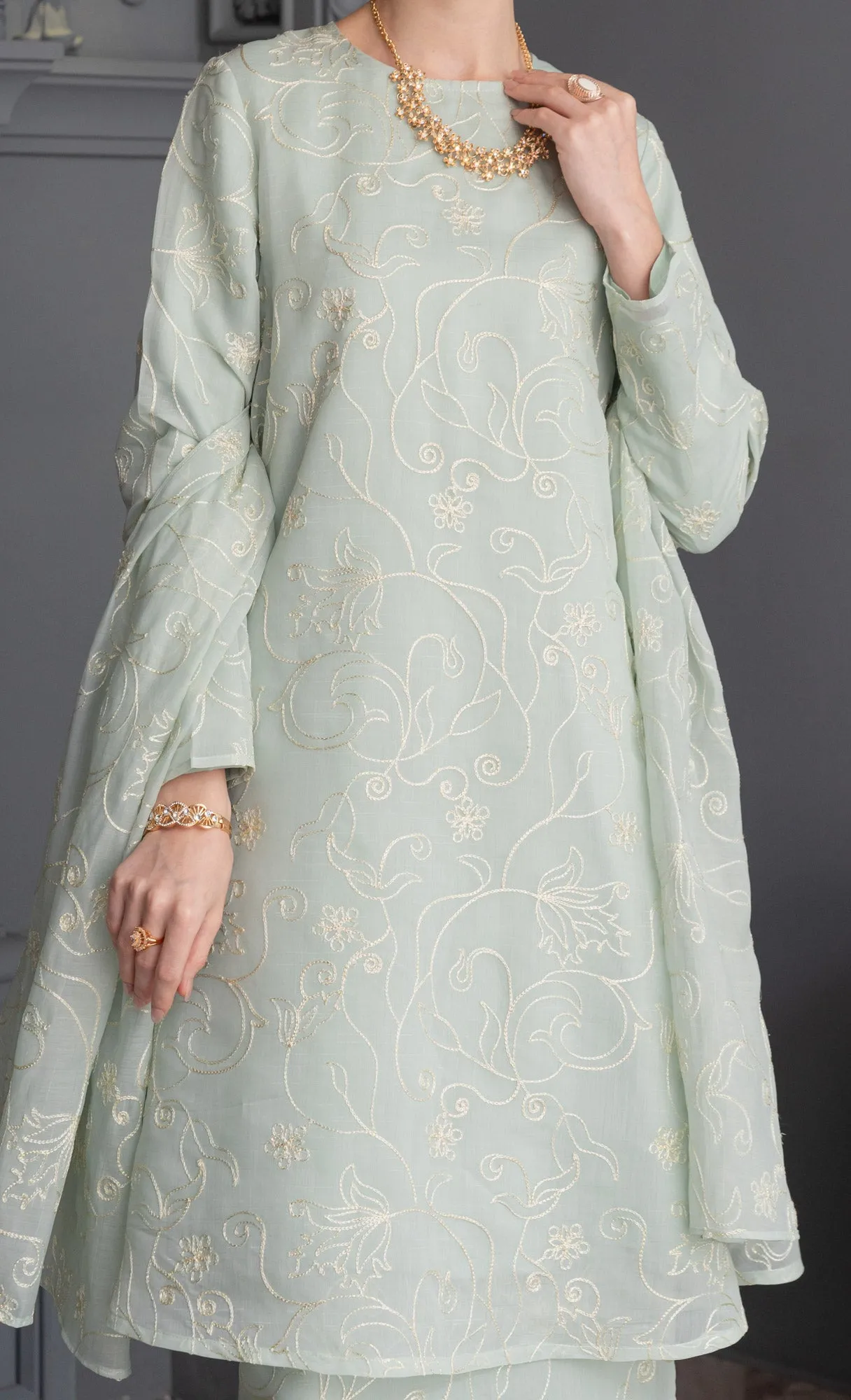 Stellar Kurung in Frosty Green