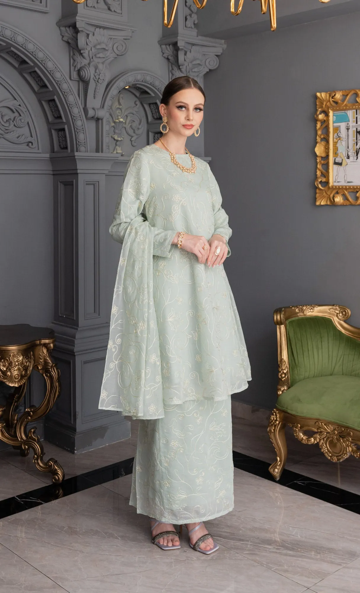 Stellar Kurung in Frosty Green