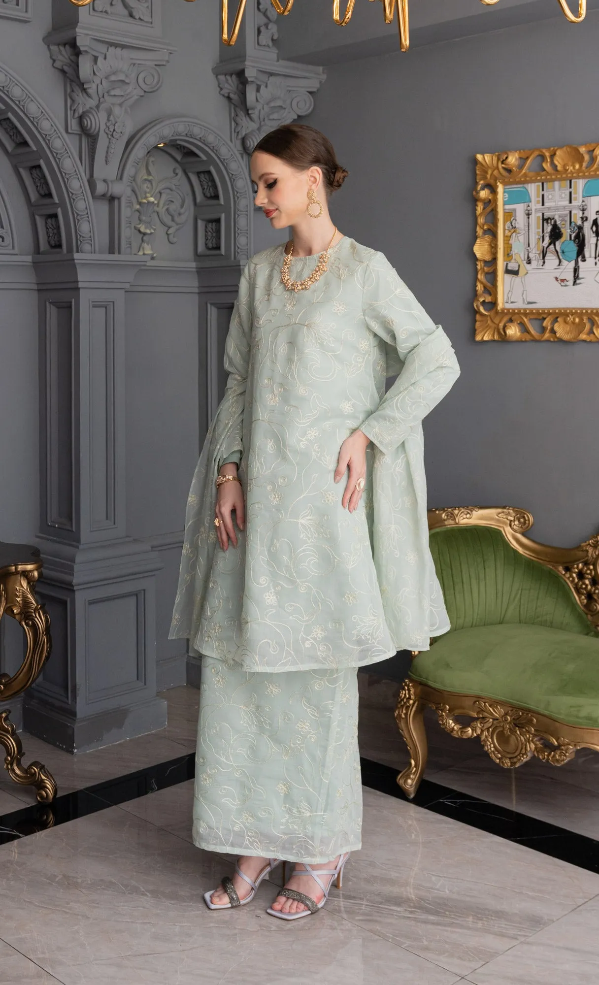 Stellar Kurung in Frosty Green