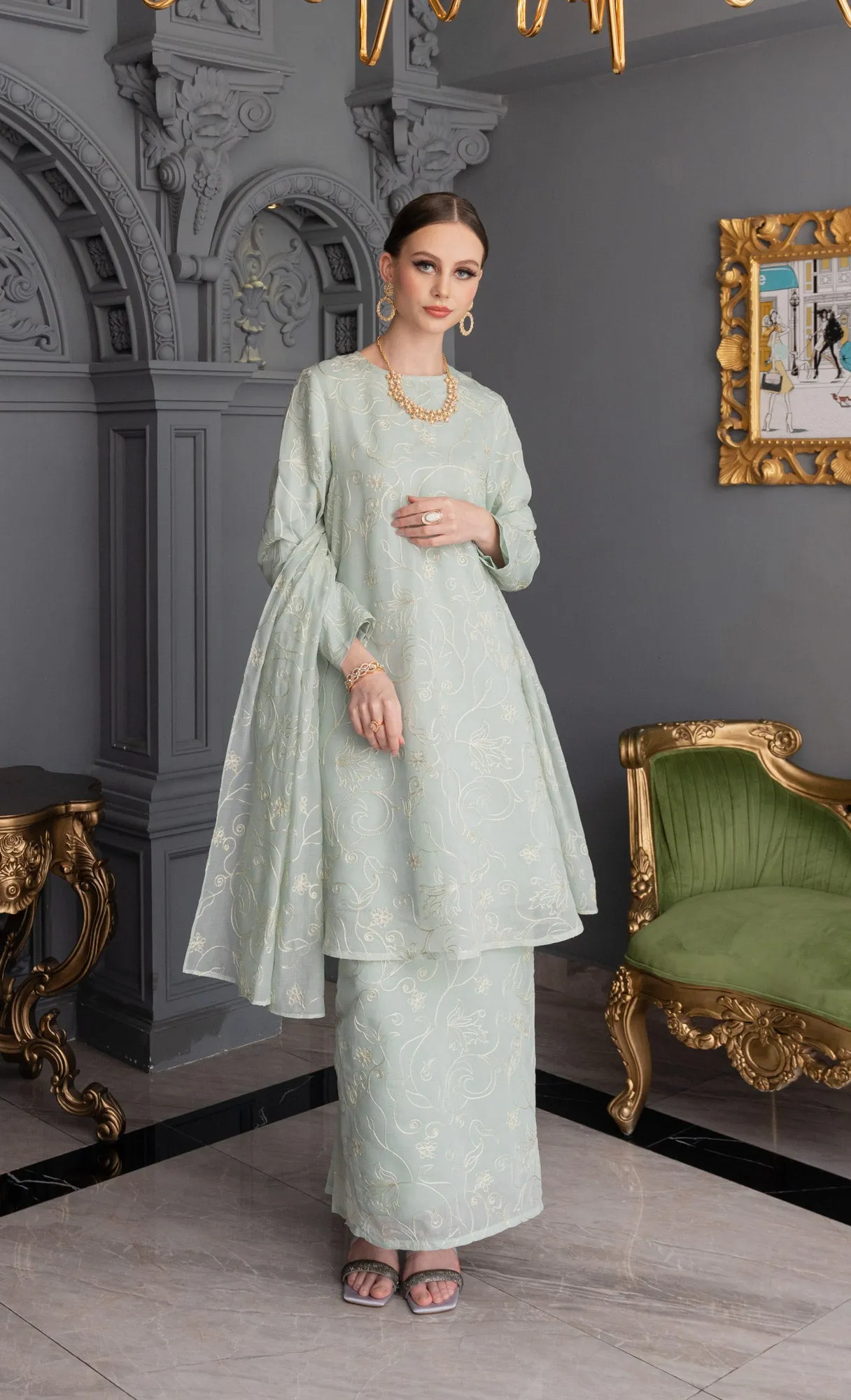 Stellar Kurung in Frosty Green