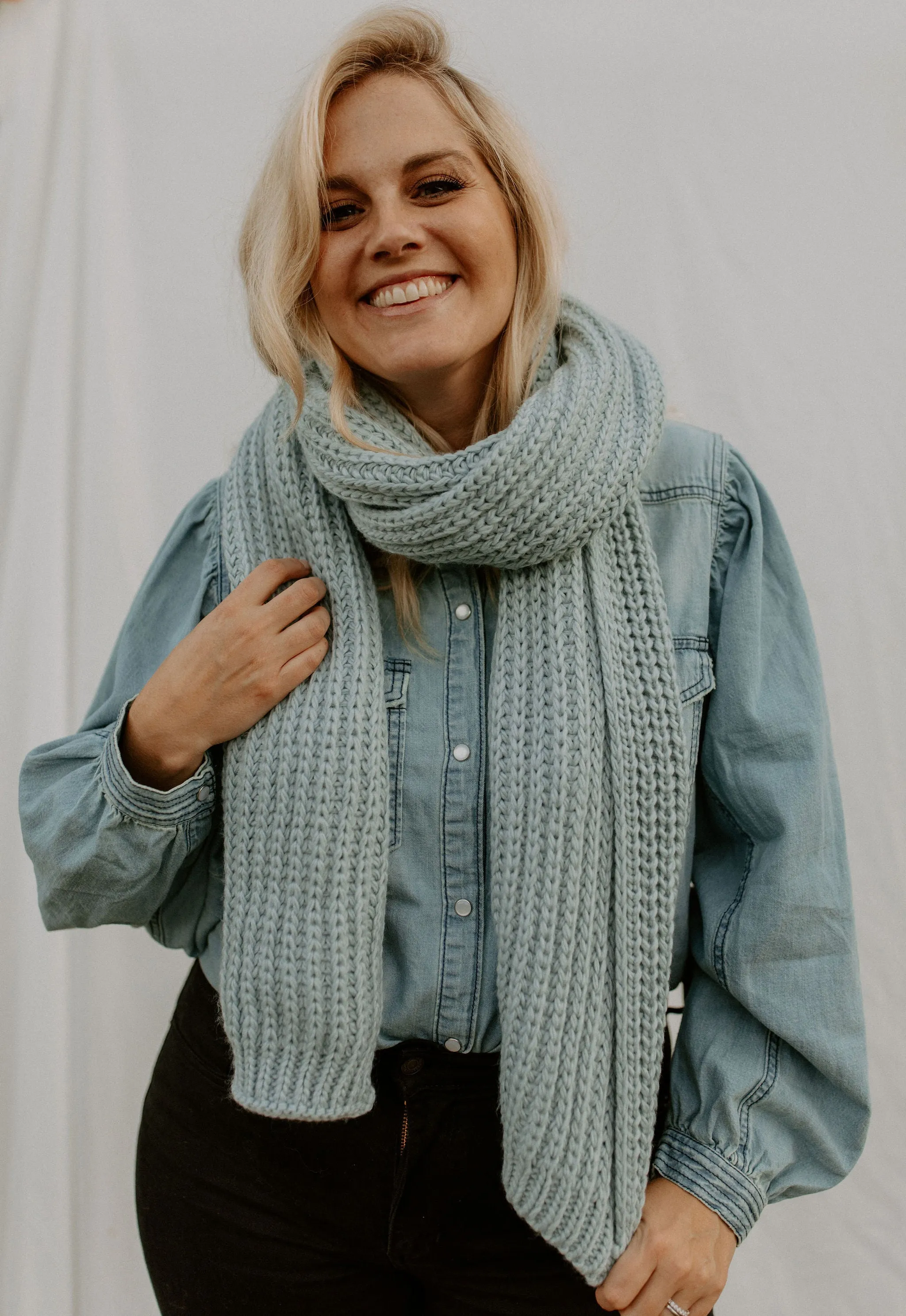 The Montana Chunky Knit Scarf - Ice Blue